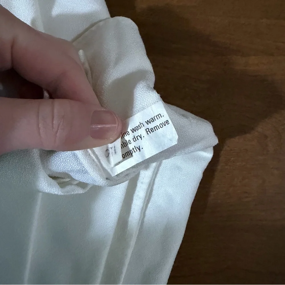 Nice white oblong tablecloth - Picture 3 of 3